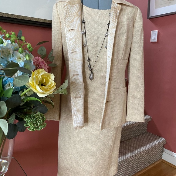 Escada suit - Picture 1 of 8